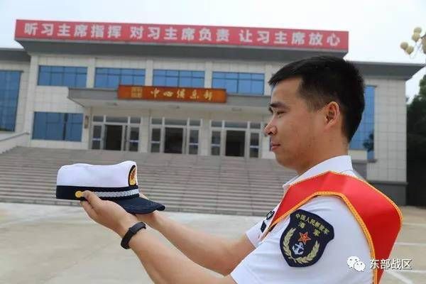 区海军航空兵某场站举行2018年度军官退役仪