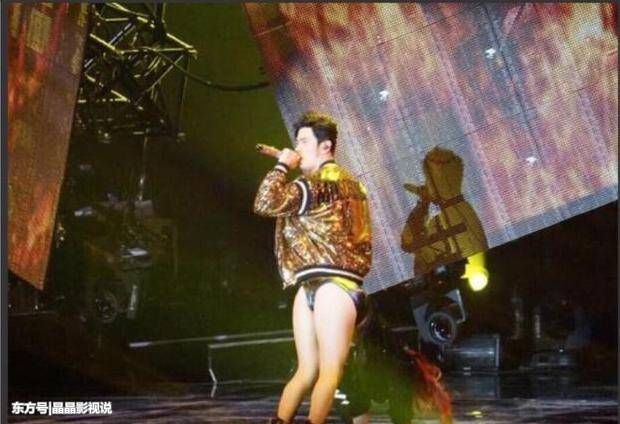 陈伟霆下水裤子膨胀秒变山竹臀,刘诗诗羞得转