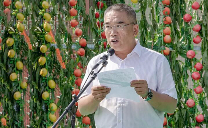 古楼镇党委书记何斌致欢迎辞