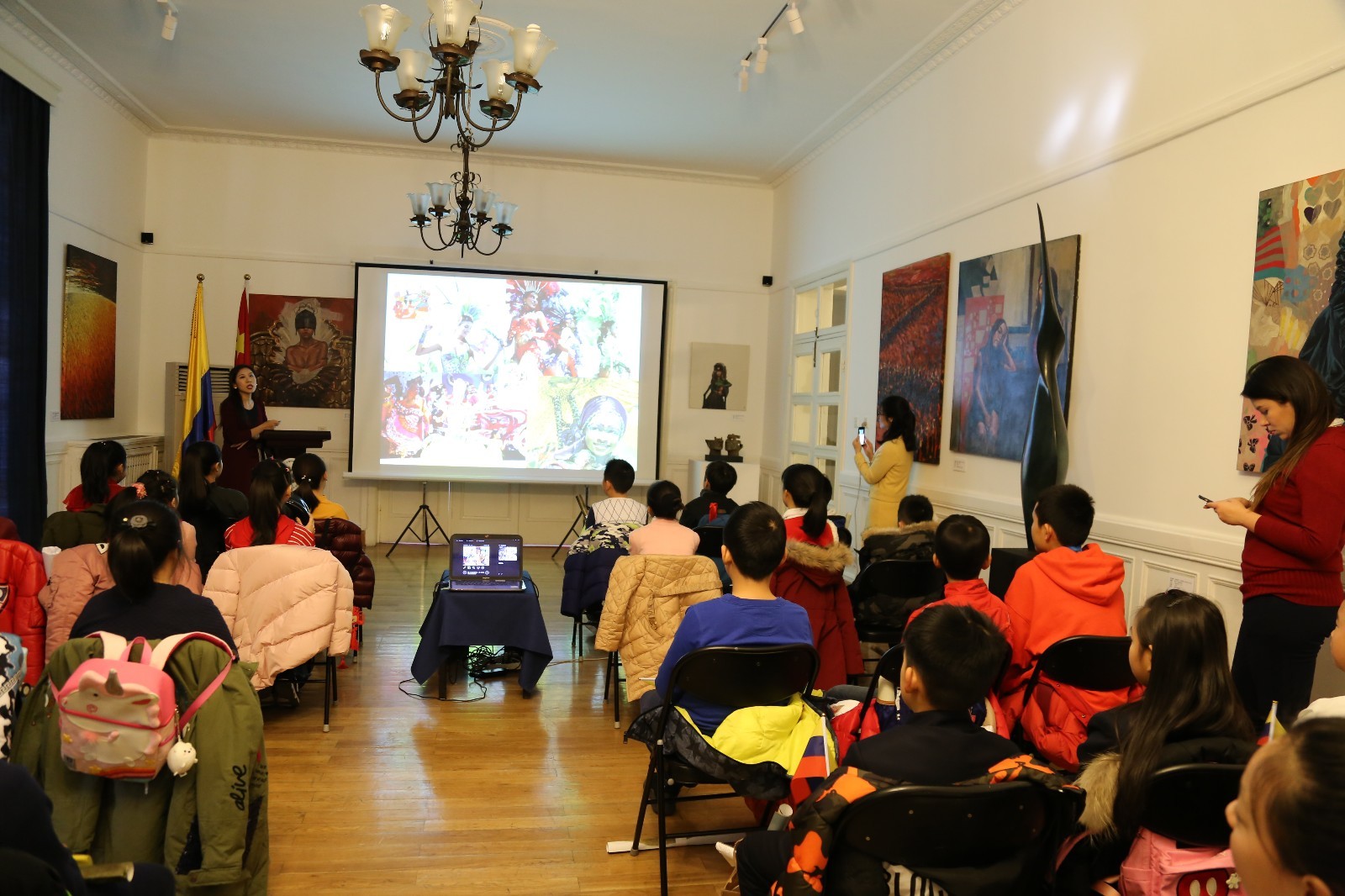 华夏邦交小外交官访问哥伦比亚、喀麦隆驻华使馆