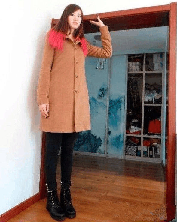 带身高2米多高的女友回家,婆婆一做法让女子感动不已!