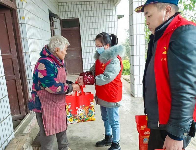 四川合江：开展关爱留守老人春节慰问活