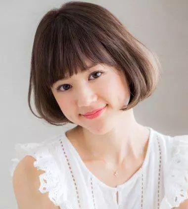 穿衣搭配:微胖,肩宽,手臂粗女生穿衣搭配学显瘦