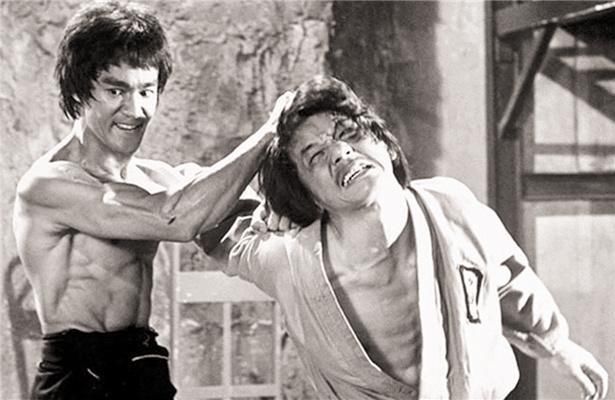 李小龙肌肉展示!腹肌要练成这样才完美