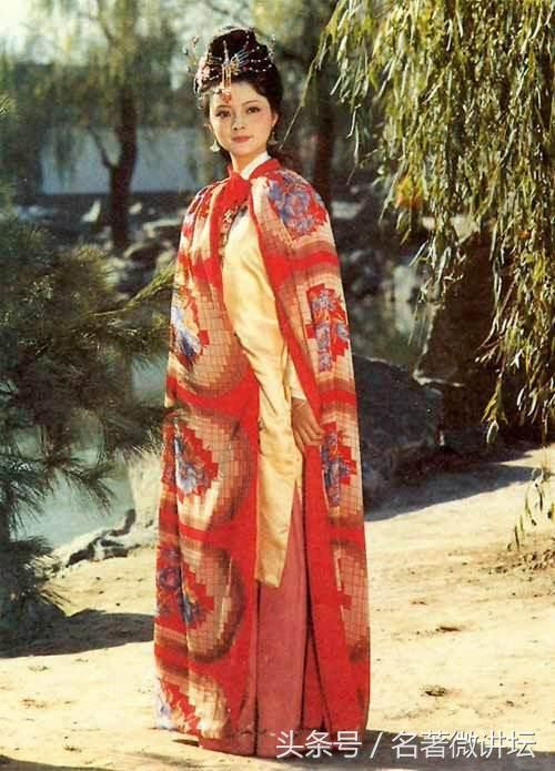 《红楼梦》里薛宝钗的《螃蟹咏》究竟讽刺了谁