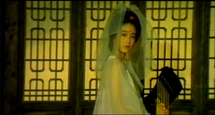 林青霞主演的《古镜幽魂》讲述一出人鬼恋的故事
