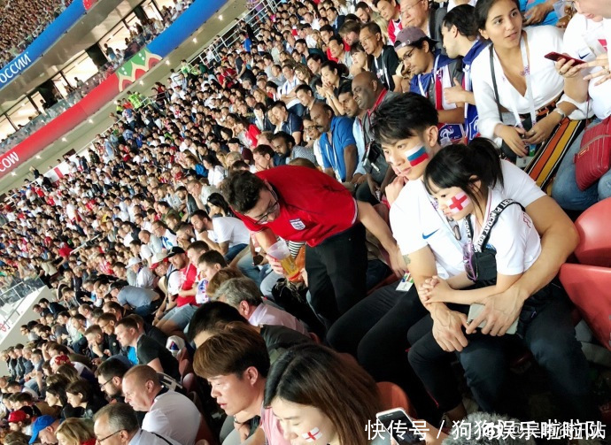吴尊带女儿现场看世界杯,NeiNei大长腿抢眼,亲