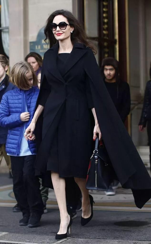 《谈判官》杨幂的衣品居然和腾格尔一样?