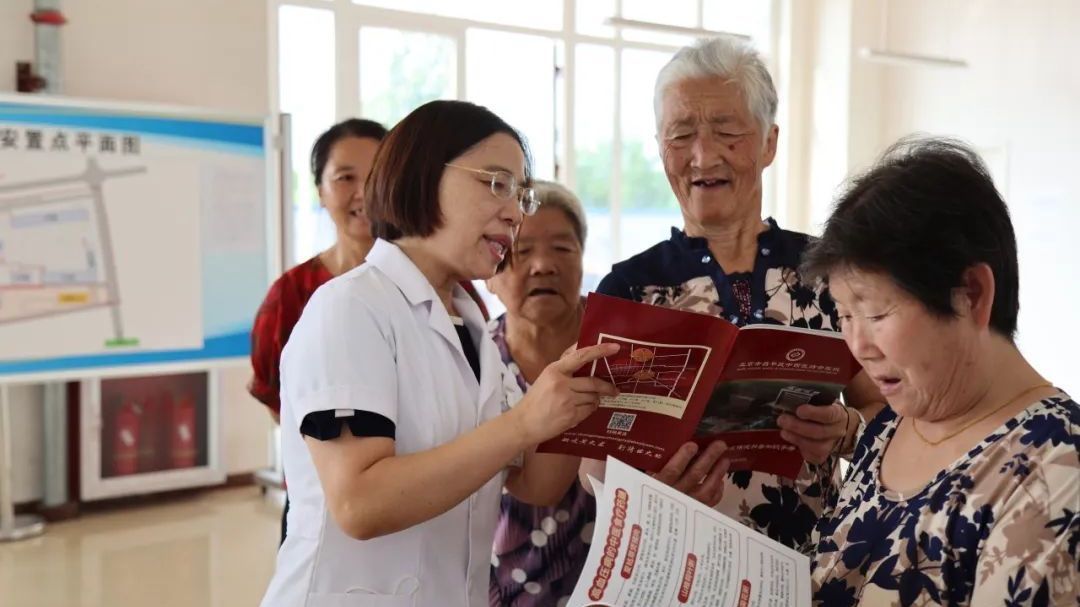 【党旗在救灾和重建一线高高飘扬】同心战风雨 义诊送健康 【党旗在救灾和重建一线高高飘扬】同心战风雨 义诊送健康