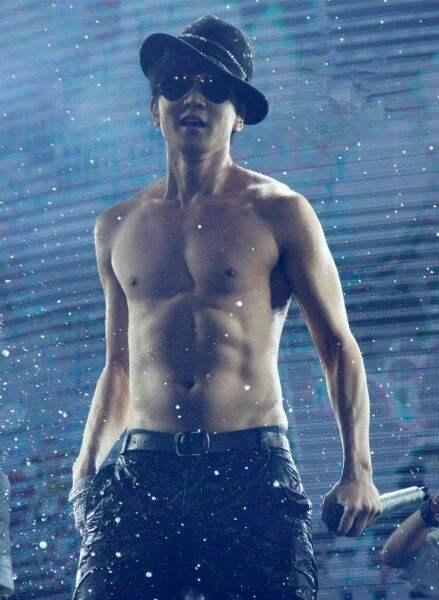 想练腹肌就唱歌?李荣浩林俊杰就连女歌星也有