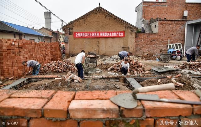 建档立卡贫困户进行危房改造时,房屋的建房面