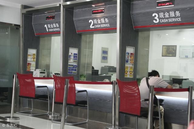 大爷存了55年的定期存款,突然想取,银行却说