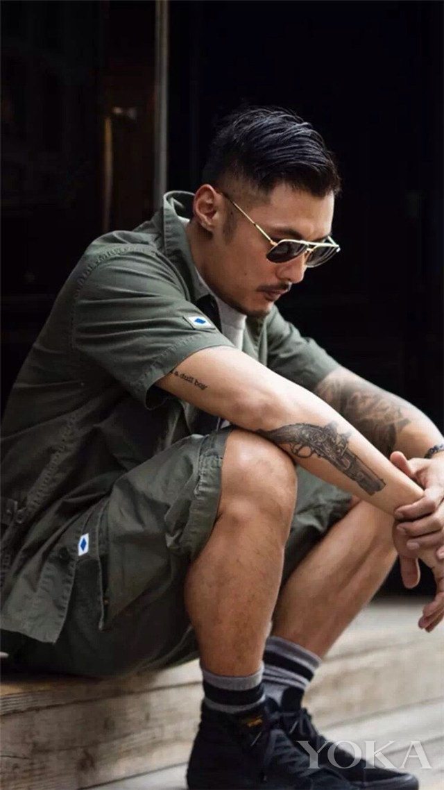 衣咖调教 张志明穿基础款很潮范儿?多亏余文乐有肌肉