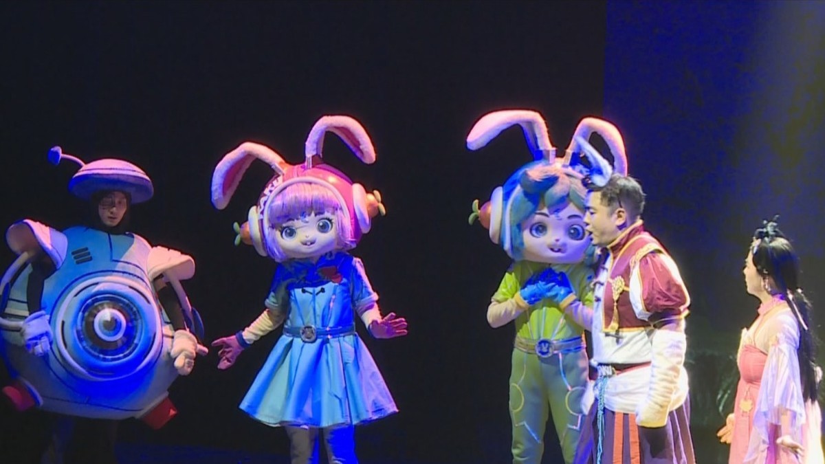 卡酷少儿卫视原创舞台剧《卡酷大计划之飞跃兔王星》上演_北京时间