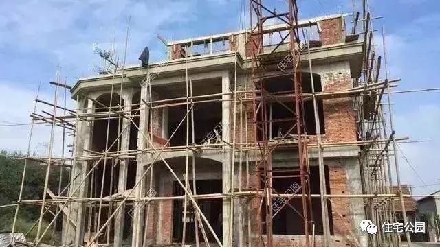 农村建房红砖过时了,涨价了,农民为啥借钱都要