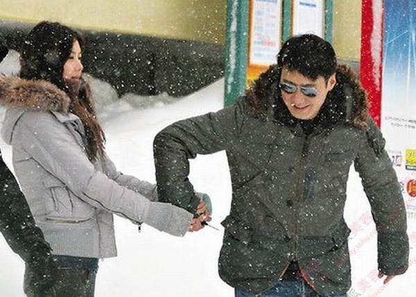 『黎明、乐基儿：女方分得财产不足千万』2012年，黎明发表声明证实与妻子乐基儿离婚。据报道，黎明为了满足妻子，出资让其开餐厅又送屋送船，不惜花费半亿。即便如此仍未能挽回婚姻。据传乐基儿与黎明离婚更是分走了他6套房产。不过，乐基儿接受香港电台采访时透露分得财产不足千万。