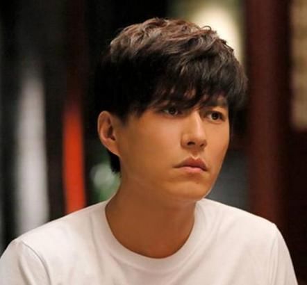 靳东演过的4部电视剧,除了《伪装者》,后三部