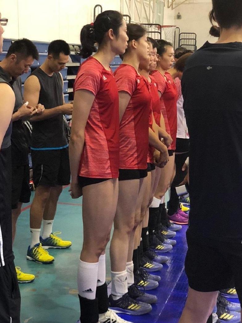 段放火线归队! 郎平终于凑齐女排14人 战