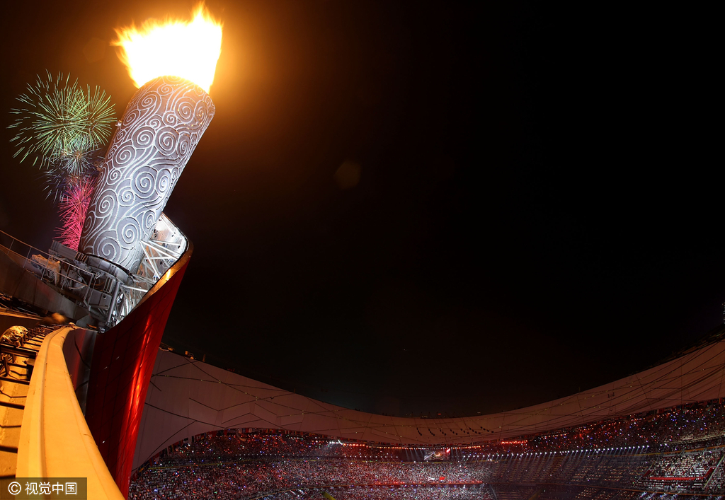 同时也体现了全球化特征,表现了在民族复兴进程中中西文化交汇融合、共同发展的和谐主题。2008年北京奥运会