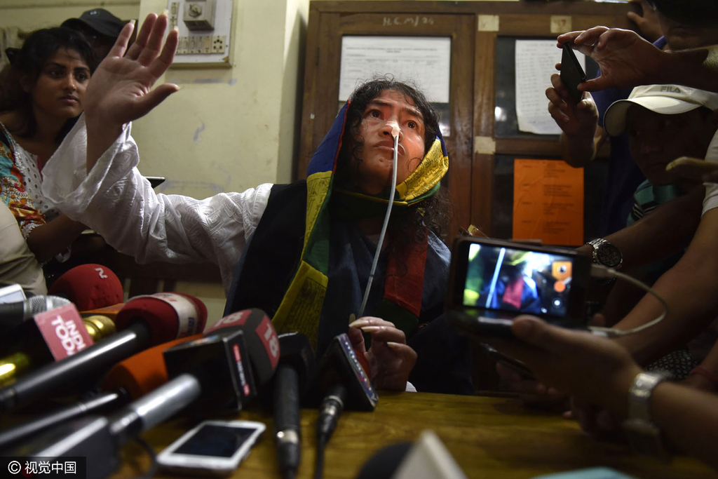 绝食开始几天后，印度政府以绝食企图自杀罪控告沙尔米拉将其逮捕。在印度，绝食并企图自杀是一种违法行为。此后，沙尔米拉一直被司法拘禁在英帕尔的一家医院里。在医院里，沙尔米拉坚持用干燥的棉球清洁牙齿，甚至不愿让水沾湿嘴唇。医院里的护士每天两次通过鼻子上的导流管为她强制灌入营养液。沙尔米拉曾在法庭上辩护说，“我不想自杀，我只是在进行非暴力抗争。我热爱生命，但我更渴望公正及和平。”