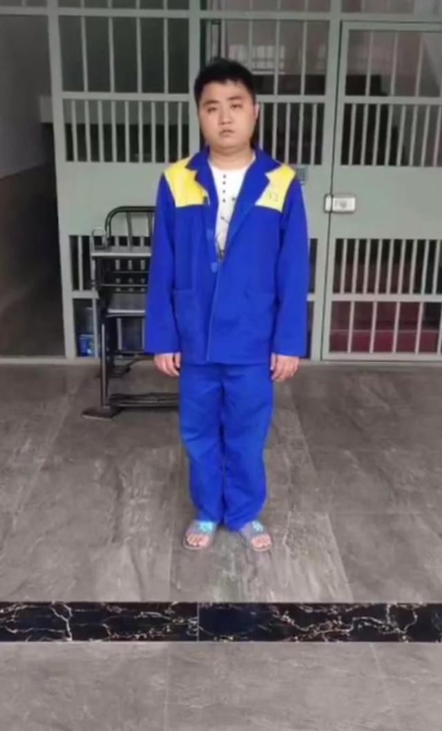 男子嚣张辱骂交警被拘,前后形象对比令人捧腹