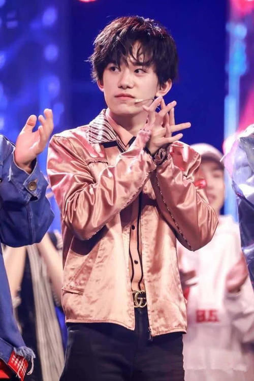 易烊千玺的这个回答也太搞笑了,孩子那么实诚