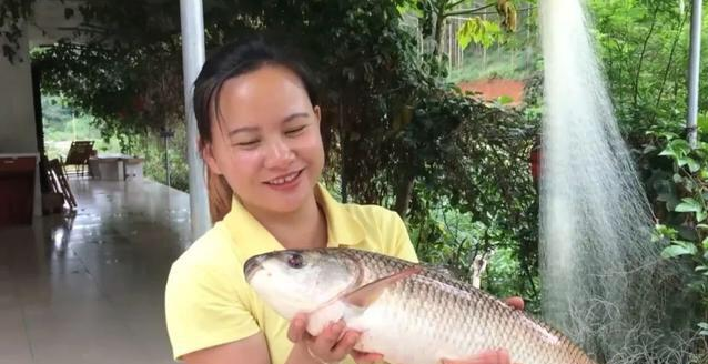 初中文化的巧妇9妹靠做直播年入1000万,苦读