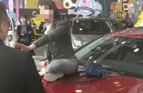 奔驰女车主被收金融服务费 陕西消协回应