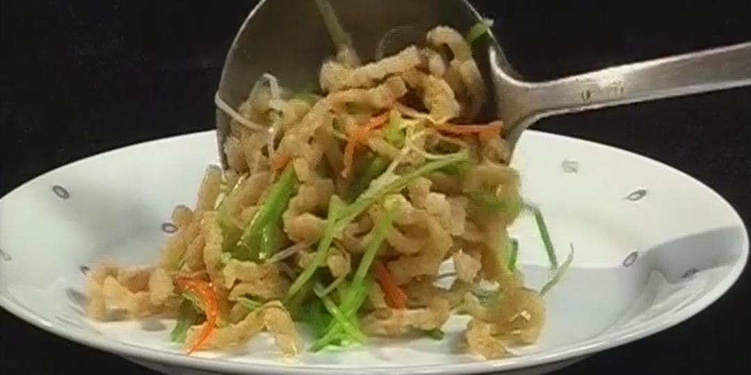绝妙搭配臭豆腐炒肉丝香臭相宜