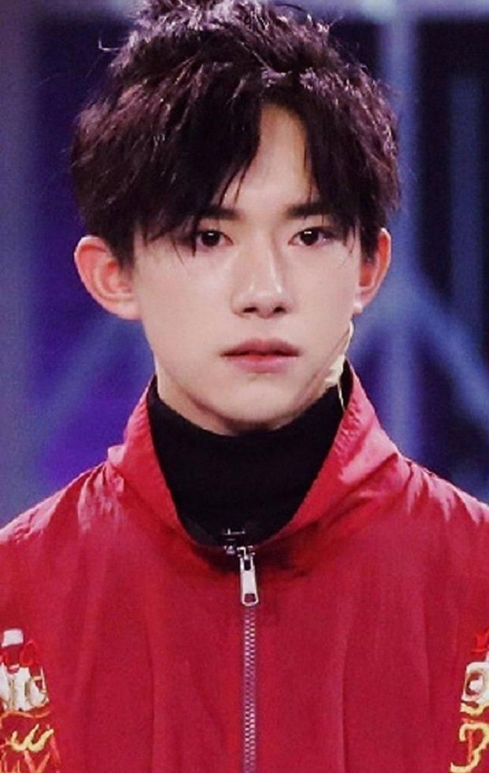 陈立农哭了,易烊千玺哭了,王俊凯哭了,看到蔡徐