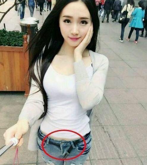 出去旅游,发现一个妹子在自拍,我要不要提醒下?