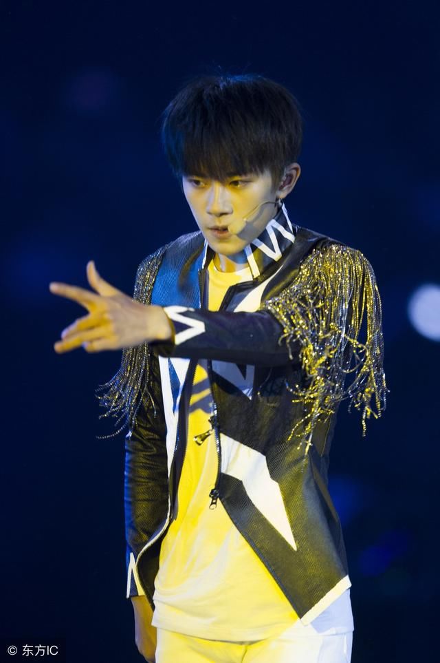 易烊千玺醉酒吻女朋友,这条消息是真的吗?