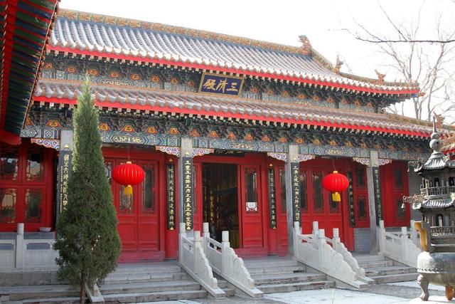 但是身为一个国际庄人,"西柏坡,赵州桥,柏林禅寺,正定大佛寺,抱犊寨