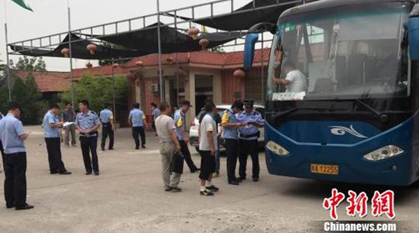 西安兵马俑景区外乱收停车费、吃饭遇黑店 官