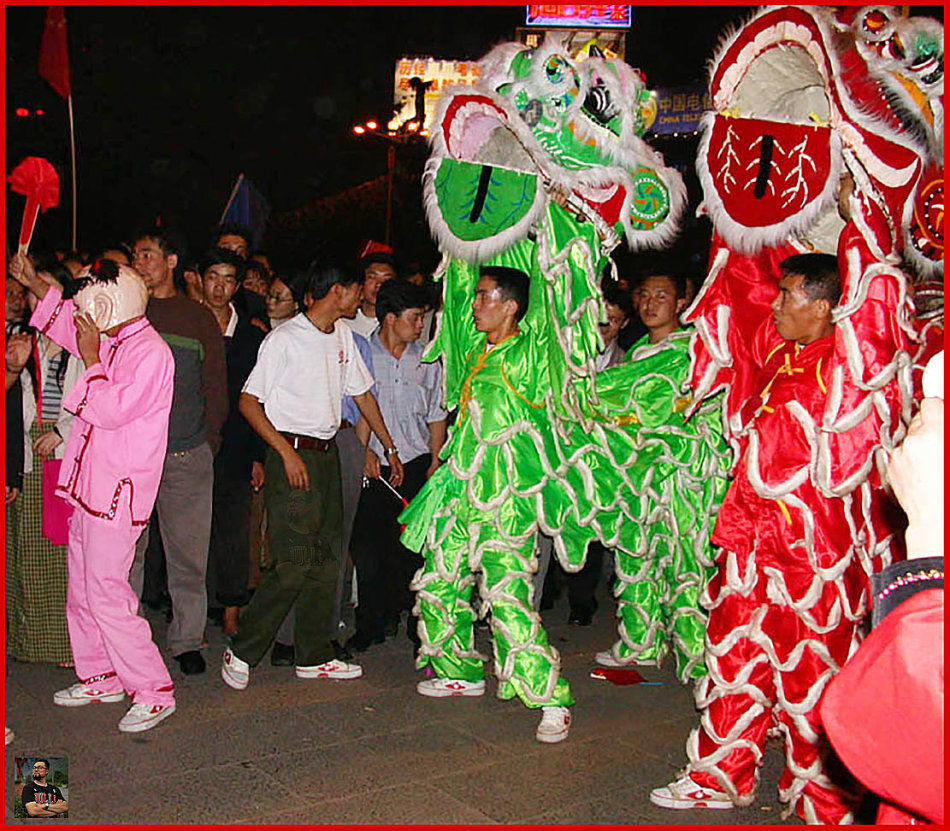 国足第一次打进世界杯的欢庆场面,我们多想再