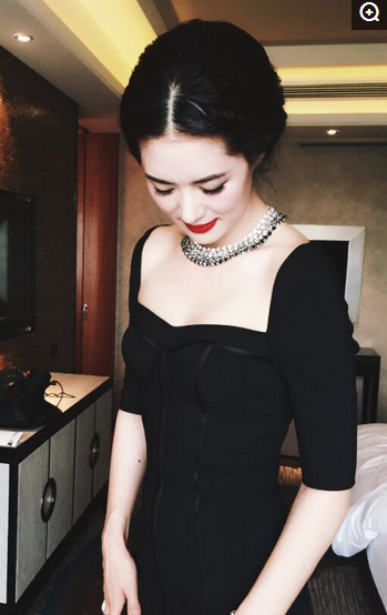 娱乐圈红极一时的人物,与央视名导离婚后,10年不敢再婚