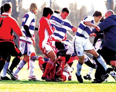 中国足坛十大风波:退赛罢训斗殴内讧引质疑,反