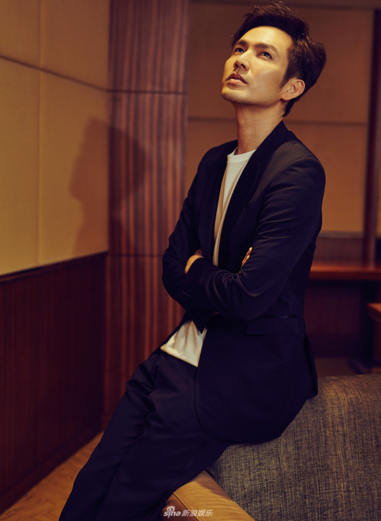 组图:霸道总裁即视感!钟汉良黑色西装帅气