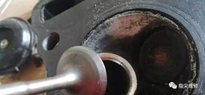 电喷摩托车连续烧火花塞,看我怎么施手段欺骗