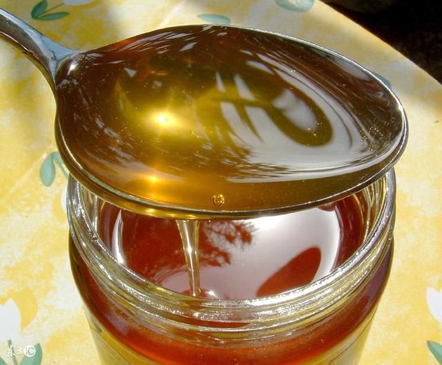 宝宝多大可以喝蜂蜜?1岁前绝对不能喝,1岁后就