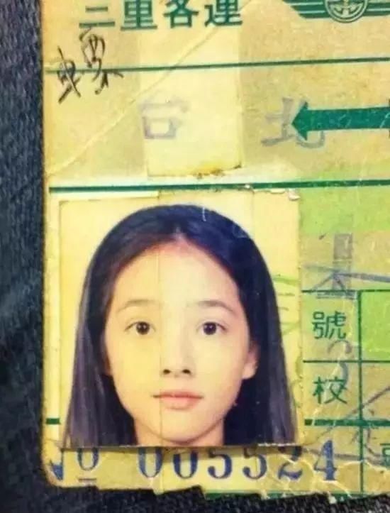 87刘亦菲84郭碧婷童年照对比,清纯和混血谁