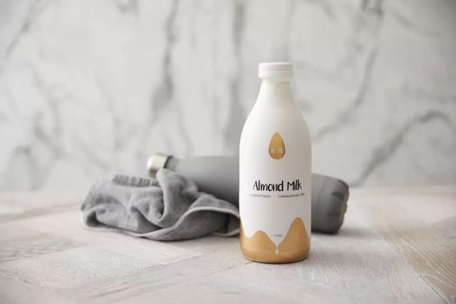 轻草莓椰奶茶配方,草莓季新配方