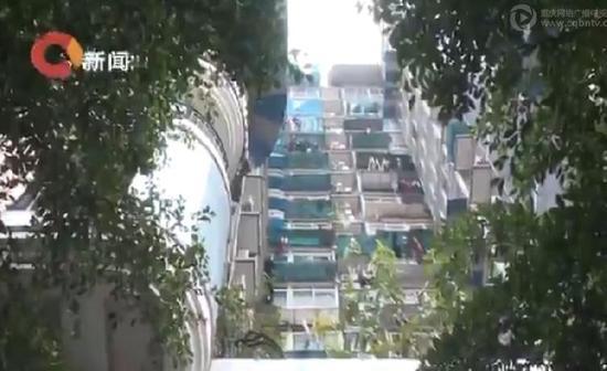 女子疑患产后抑郁症 抱不满百天孩子高楼坠亡 女子疑患产后抑郁症 抱不满百天孩子高楼坠亡