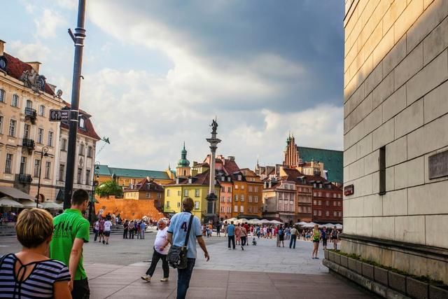 外国人问:为什么波兰比中国更发达?中国某网民