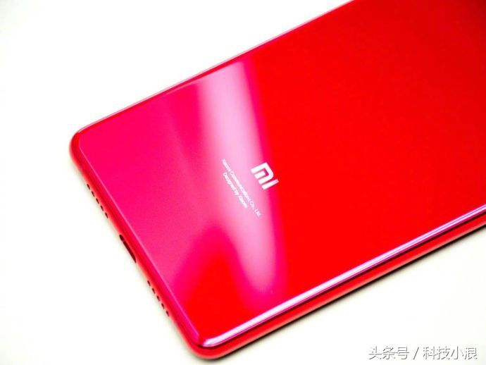 一组红色小米8SE 外观图分享给大家,转