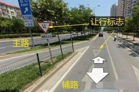 交警提醒:转弯让直行不通用,这些情况直行车辆