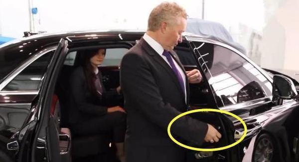 为什么劳斯莱斯上要配备一把价值10万元的雨伞? 为什么劳斯莱斯上要配备一把价值10万元的雨伞?