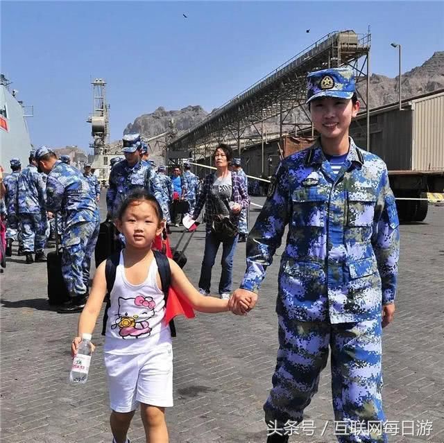 中国解放军撤侨行动,有2次出动军舰载满导弹,