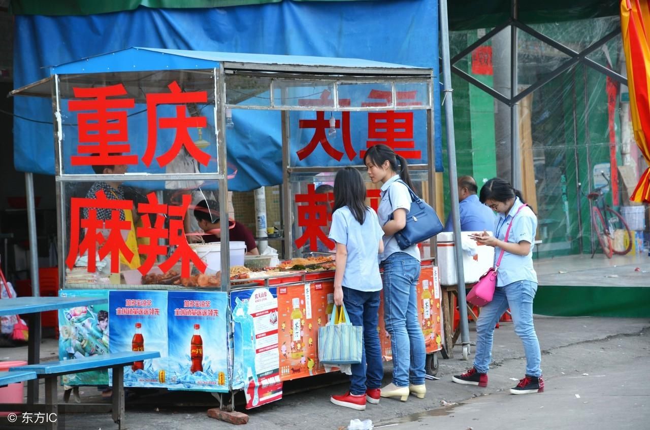 东莞夜市:烧烤摊,大排档都是我们打工仔打工妹