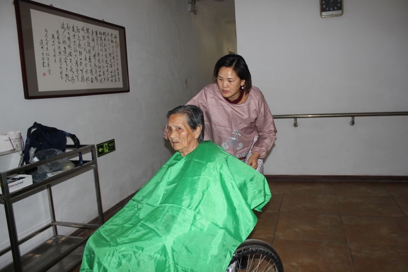 真爱林歌影视与演绎人员及爱心人士走进敬老院